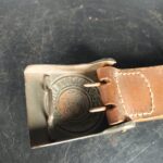 Wehrmacht Heeres Koppelschloss mit Lederzunge H. Aurich Dresden 1942 entnazifiziert – Bild 6