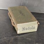 Blechkasten für Nadeln Originallack Verbandskasten usw. Wehrmacht – Bild 3